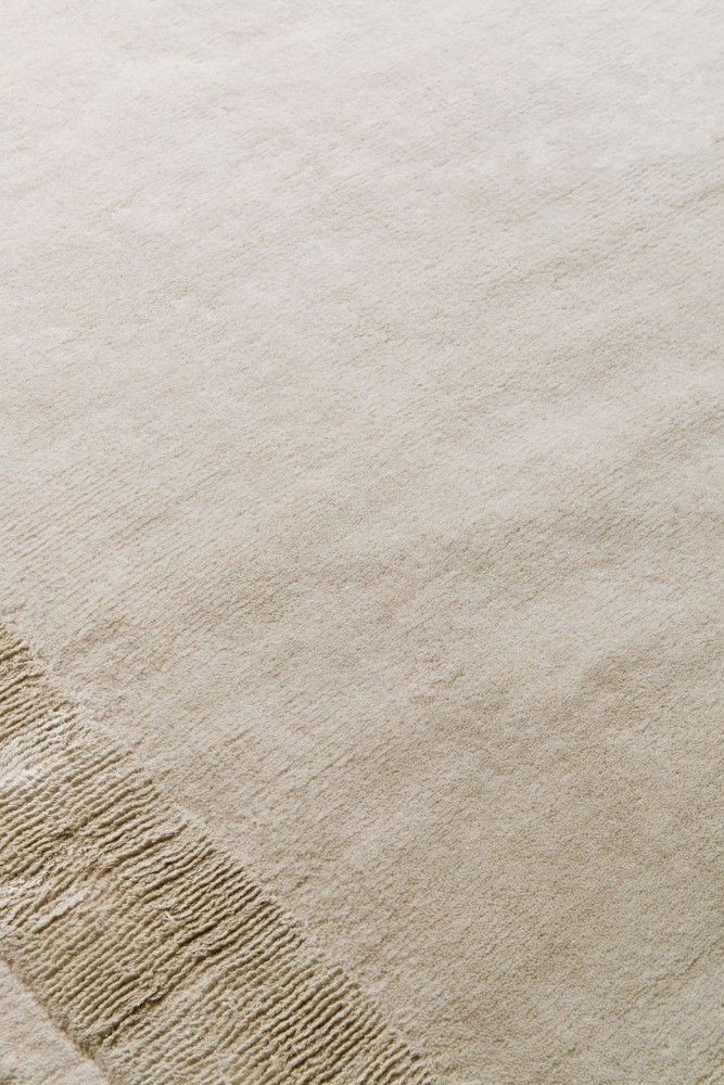 Silk Border Holland Stone