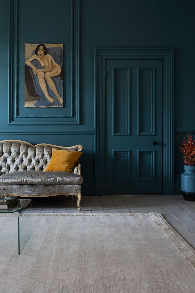 Silk Border Clarendon