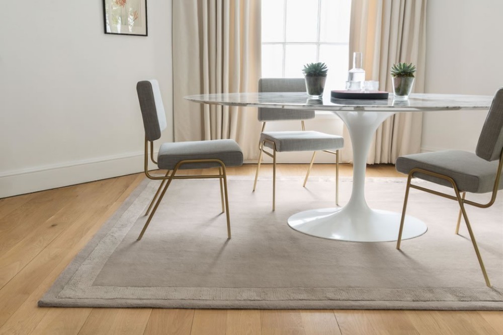 Silk Border Sam's Stone