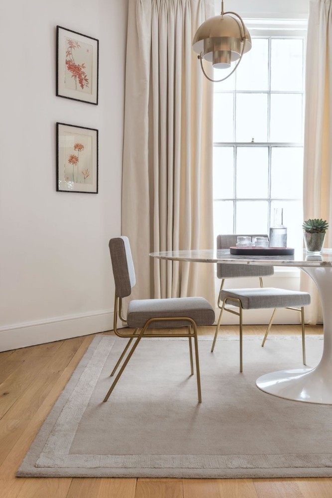 Silk Border Sam's Stone