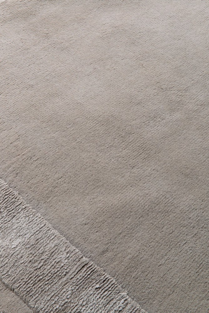 Silk Border Sam's Stone