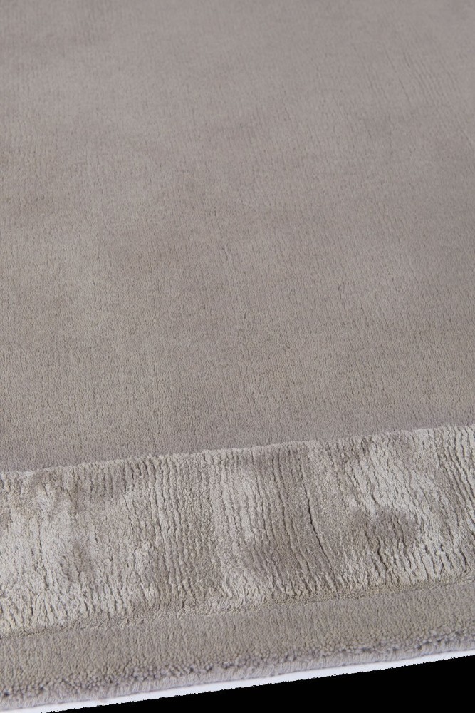 Silk Border Sam's Stone