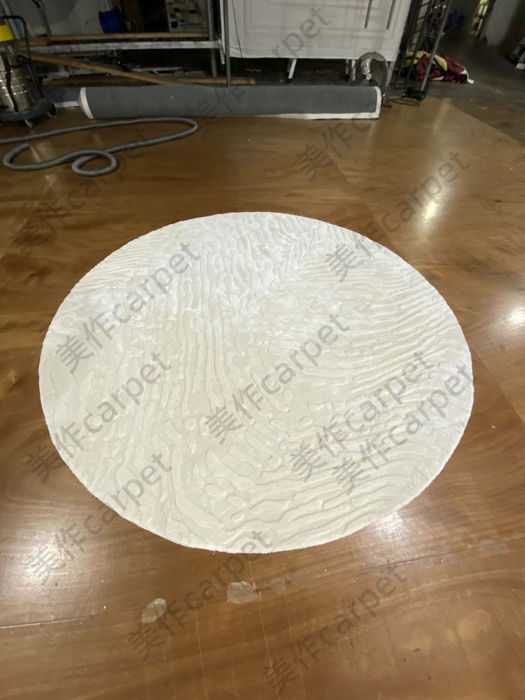 Minimalist circle