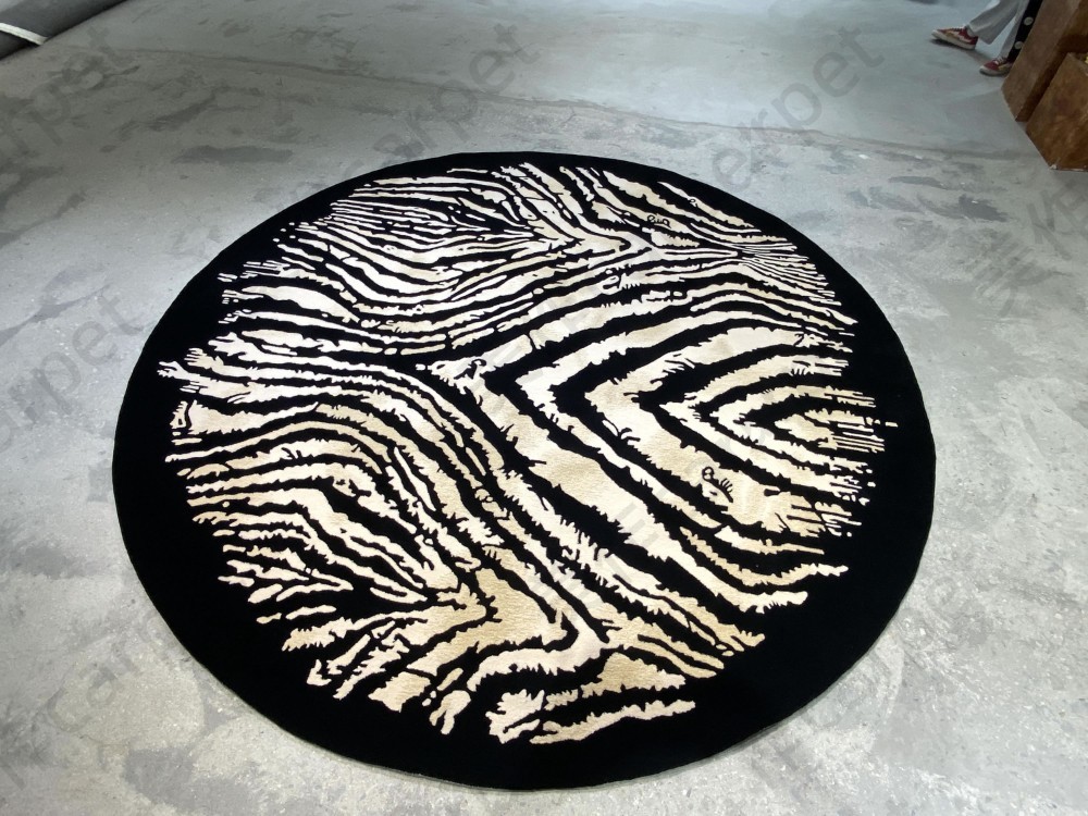 Medieval fashion round