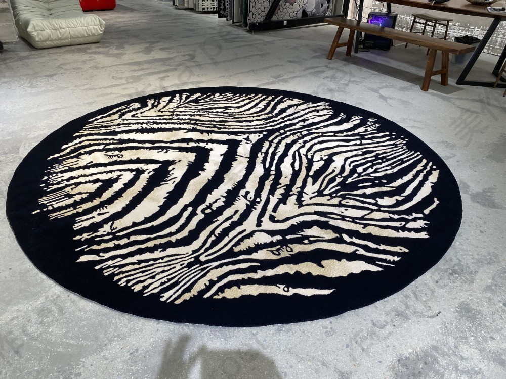 Medieval fashion round