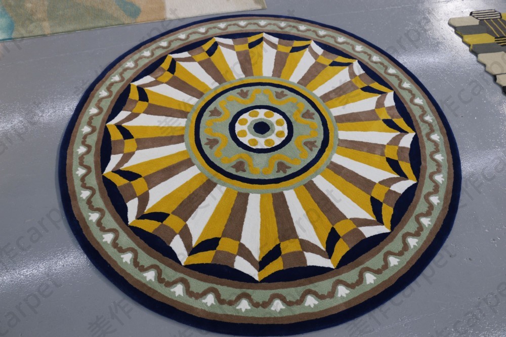 Medieval fashion round