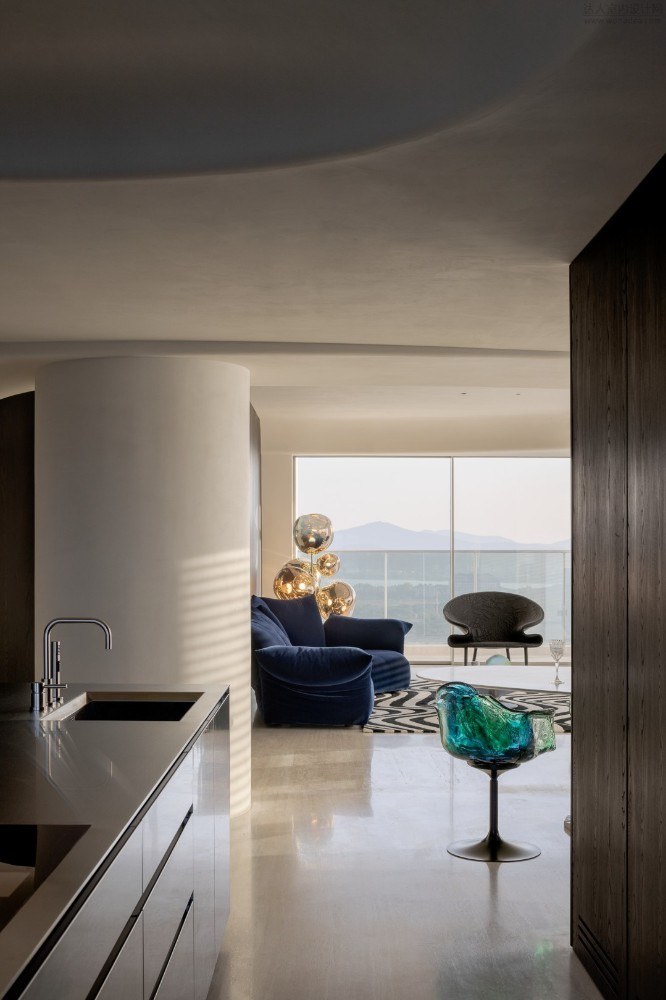 Simple European style collocation