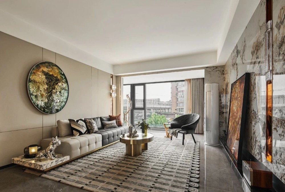 Light luxury style collocation