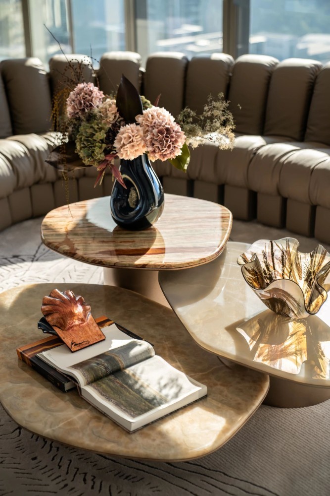 Light luxury style collocation