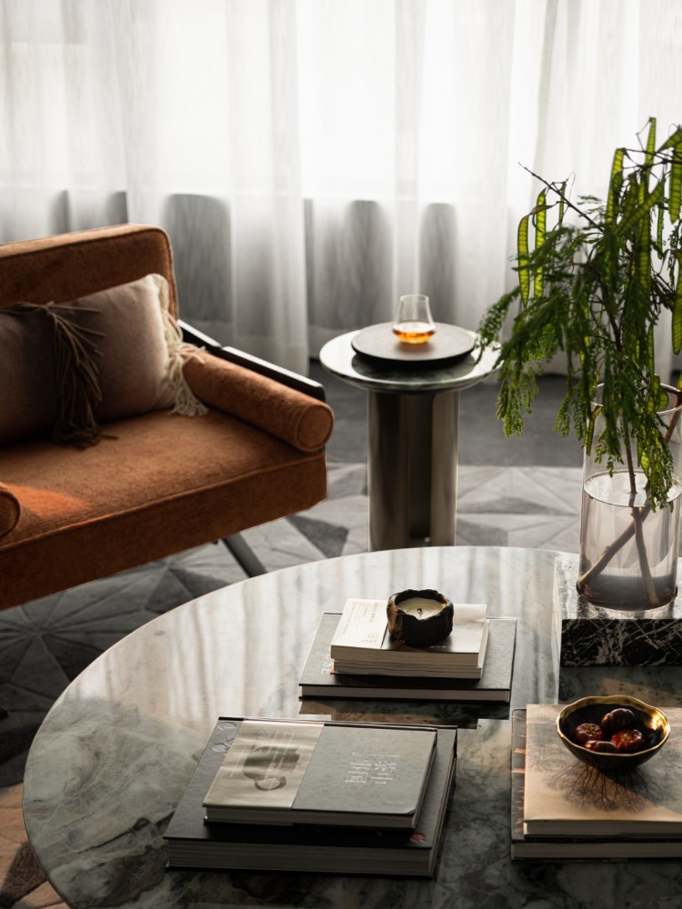 Light luxury style collocation