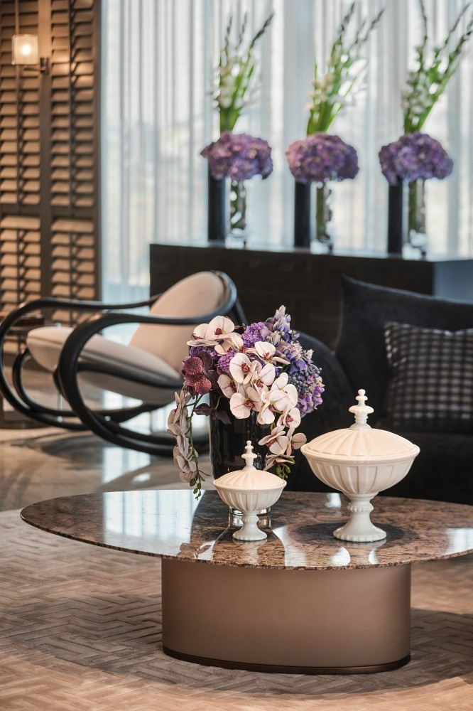 Light luxury style collocation