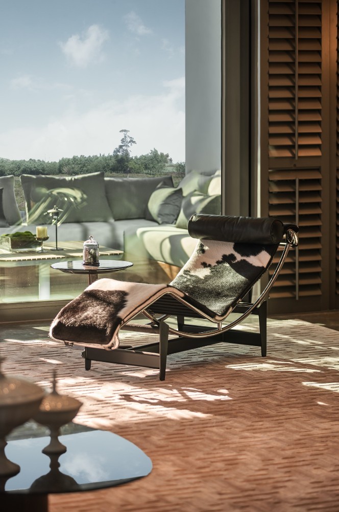 Light luxury style collocation