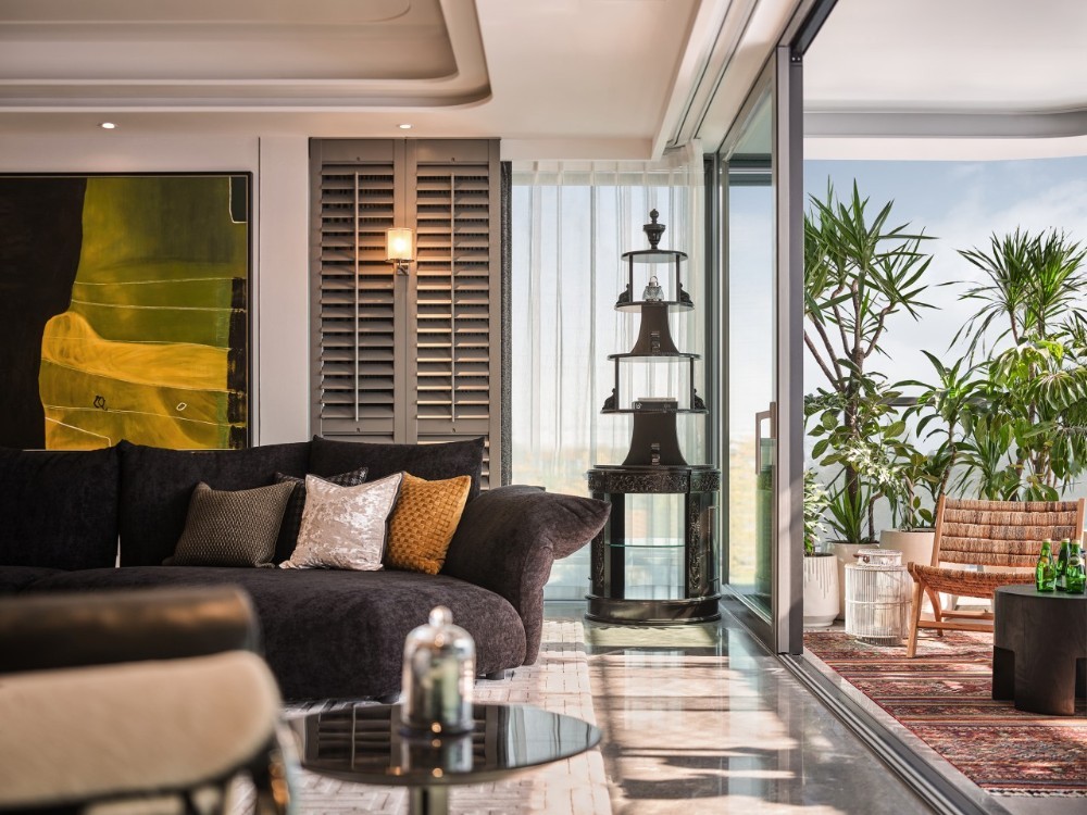 Light luxury style collocation