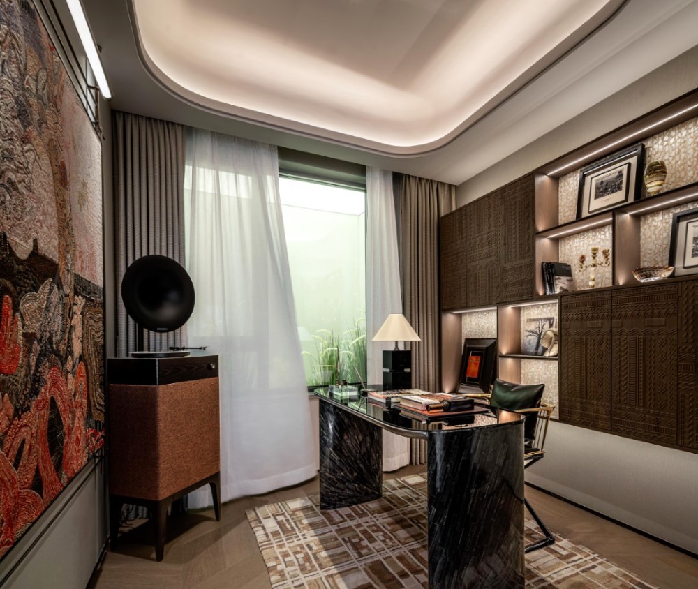 Light luxury style collocation