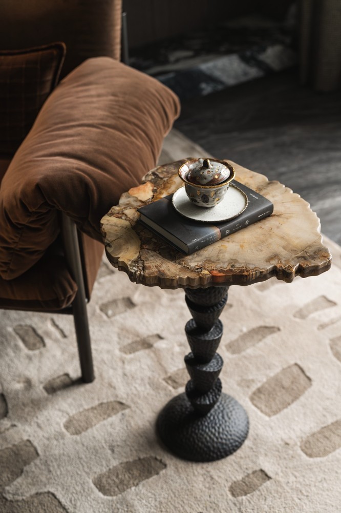 Light luxury style collocation