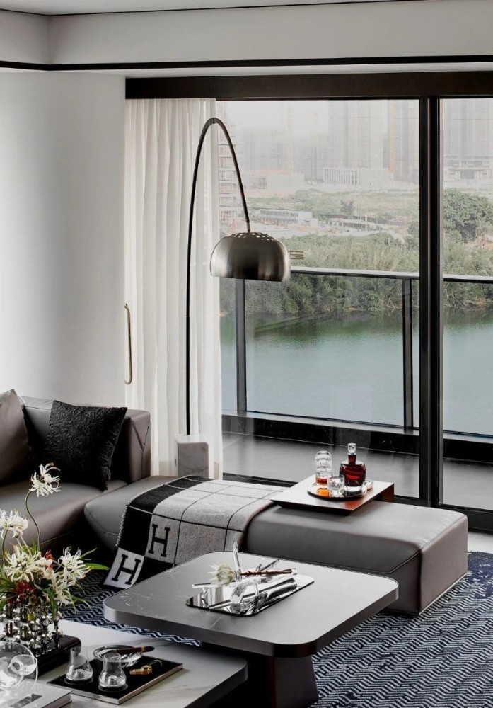 Light luxury style collocation