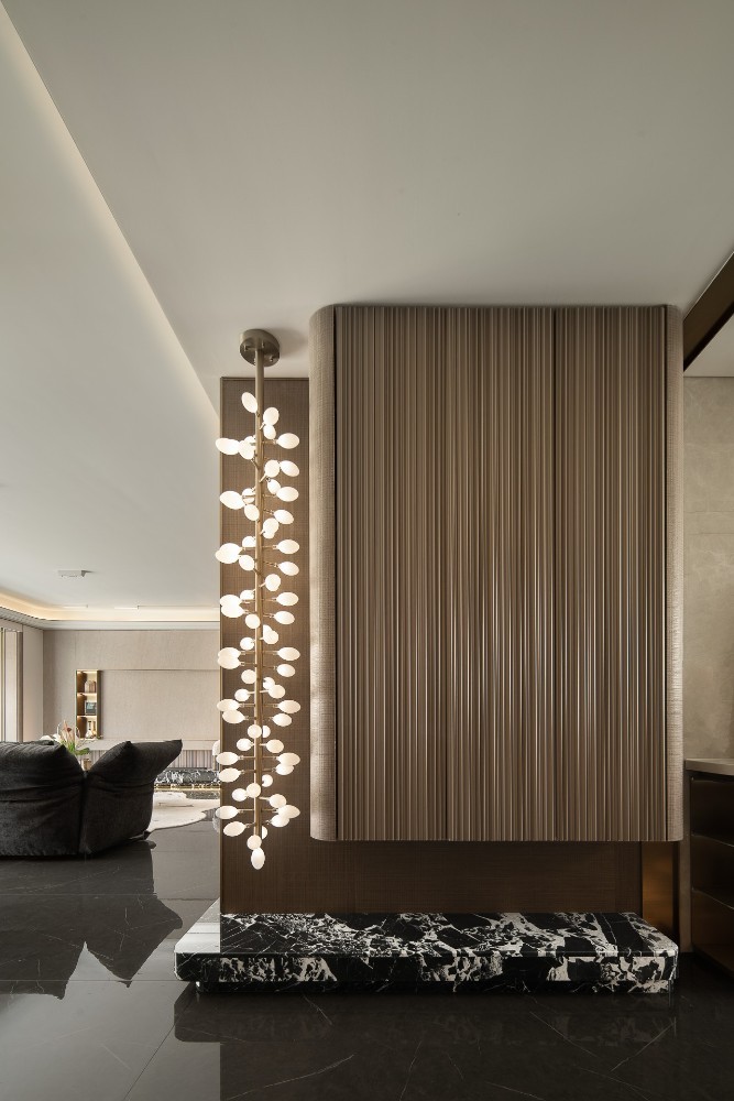 Light luxury style collocation