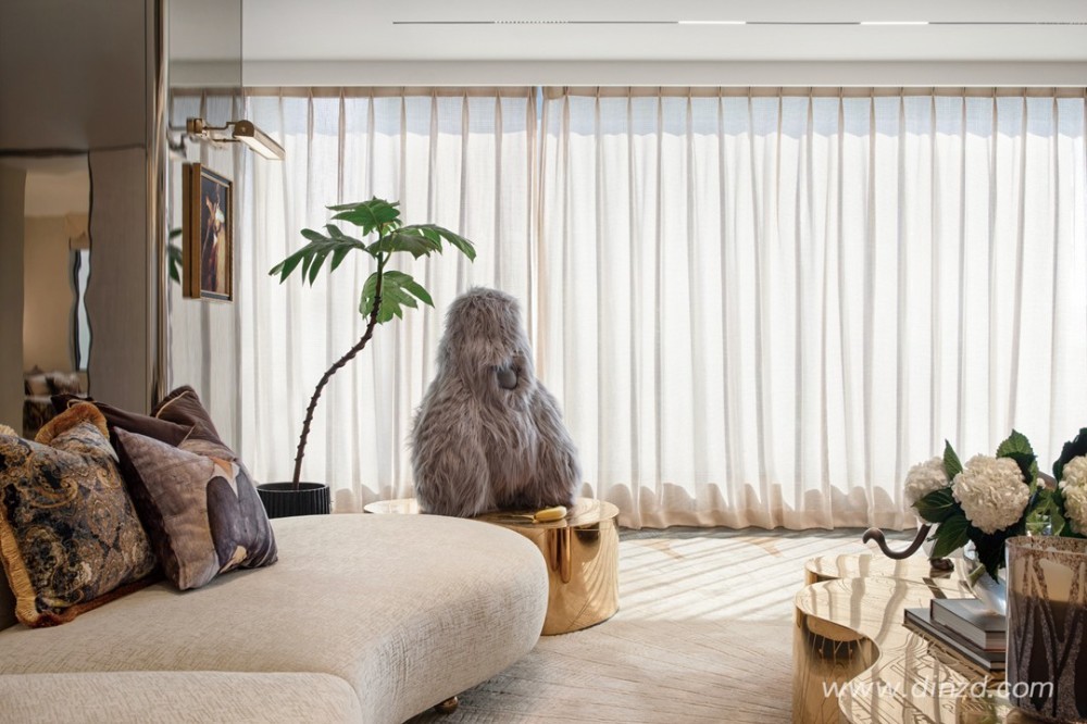 Light luxury style collocation