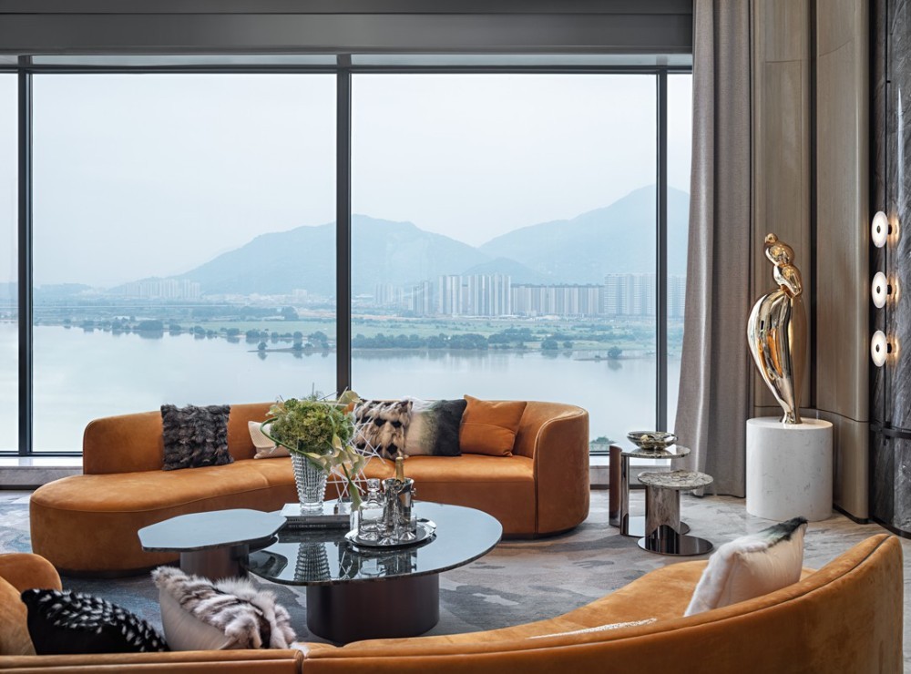 Light luxury style collocation