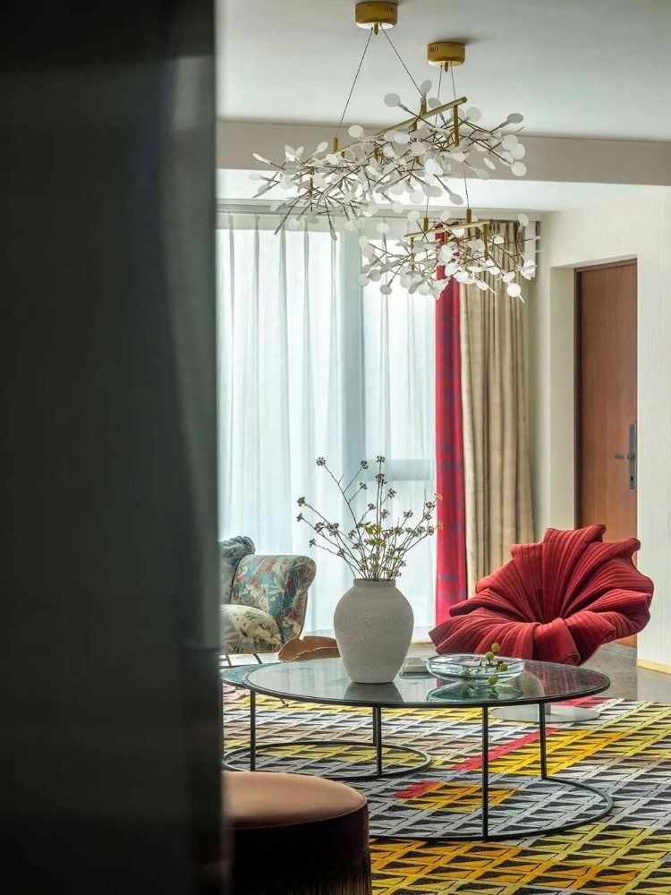 Light luxury style collocation