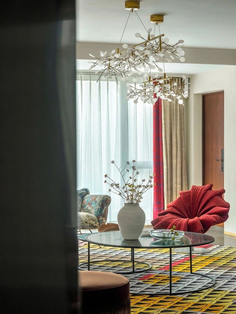 Light luxury style collocation