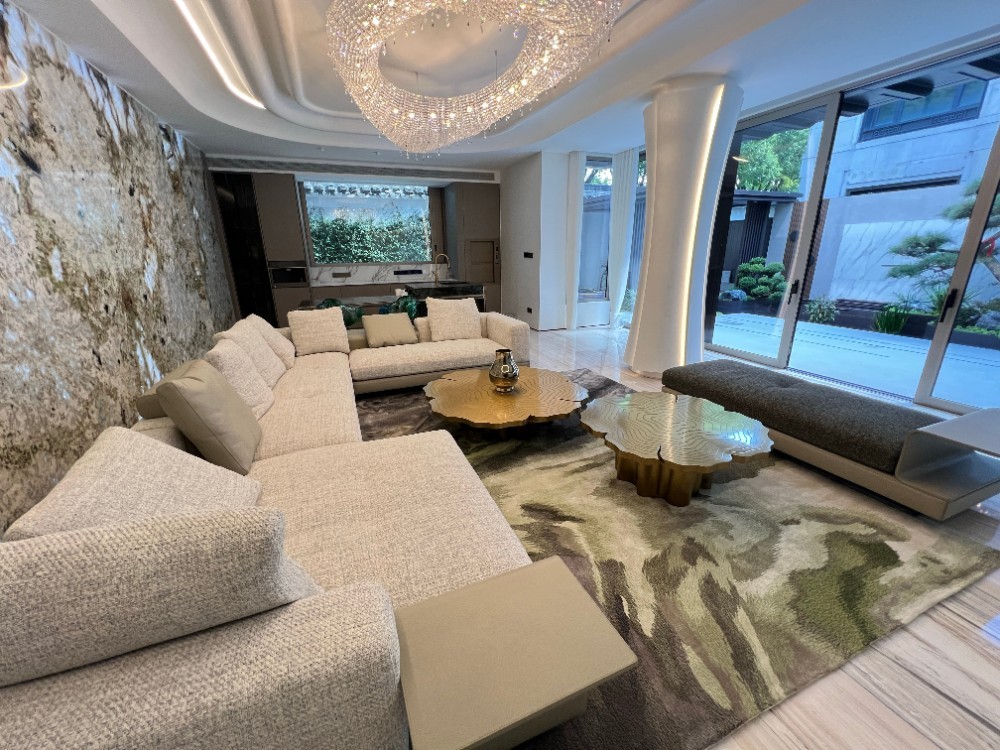 Minimalist style matching